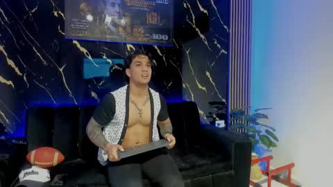 mr_maximo online show from February 13, 3:46 am