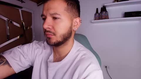 Snapshot of mr_mikee_ chatting on October 7, 3:04 am MIKEE online show from October 7, 3:04 am