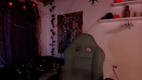 Snapshot of mr_mikee_ chatting on October 15, 3:06 am MIKEE online show from October 15, 3:06 am