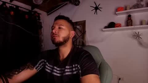 Snapshot of mr_mikee_ chatting on October 20, 3:07 am MIKEE online show from October 20, 3:07 am