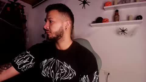 Snapshot of mr_mikee_ chatting on October 21, 3:07 am MIKEE online show from October 21, 3:07 am