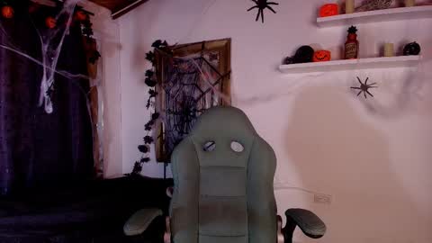 Snapshot of mr_mikee_ chatting on October 22, 3:07 am MIKEE online show from October 22, 3:07 am