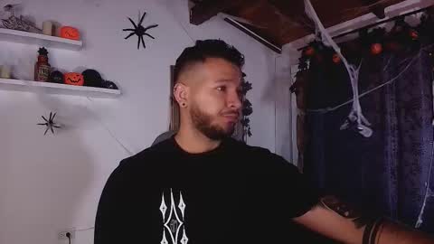 Snapshot of mr_mikee_ chatting on October 25, 3:36 am MIKEE online show from October 25, 3:36 am