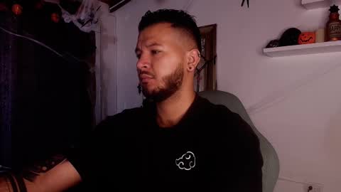 Snapshot of mr_mikee_ chatting on October 26, 3:12 am MIKEE online show from October 26, 3:12 am