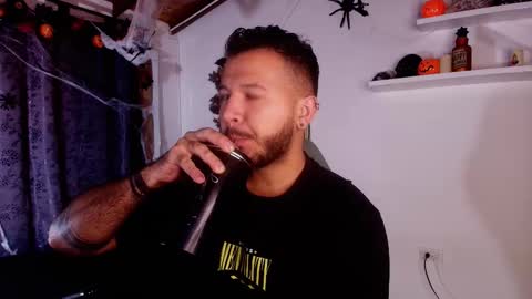 Snapshot of mr_mikee_ chatting on October 29, 3:09 am MIKEE online show from October 29, 3:09 am