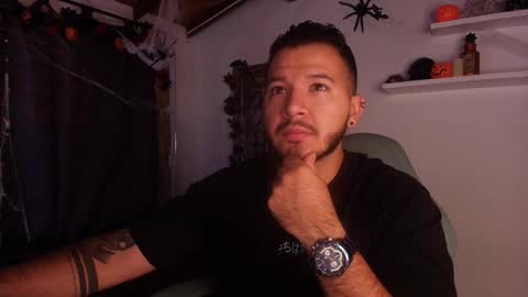 Snapshot of mr_mikee_ chatting on October 30, 3:08 am MIKEE online show from October 30, 3:08 am