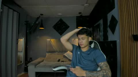 mr_mois online show from April 25, 9:56 am