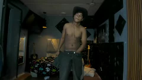 mr_mois online show from May 9, 7:52 pm