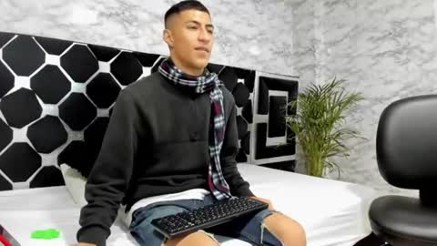 Snapshot of mr_porn_9 chatting on August 5, 2:47 am Mr Porn online show from August 5, 2:47 am