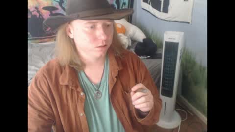 mr_strawberry online show from March 28, 6:18 pm