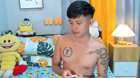 Snapshot of mr_swe3t0oth chatting on March 3, 2:59 pm KYLE online show from March 3, 2:59 pm