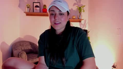 Snapshot of mrbuu_ chatting on February 12, 3:07 am Laura online show from February 12, 3:07 am