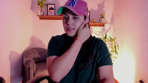 Snapshot of mrbuu_ chatting on February 17, 2:31 am Laura online show from February 17, 2:31 am