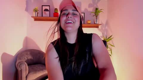 Snapshot of mrbuu_ chatting on February 22, 6:17 am Laura online show from February 22, 6:17 am