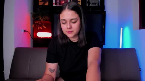 Snapshot of mrbuu_ chatting on September 16, 2:23 am Laura online show from September 16, 2:23 am