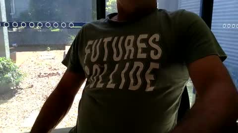 Snapshot of mrcoooooh chatting on April 7, 12:33 am mrcoooooh online show from April 7, 12:33 am