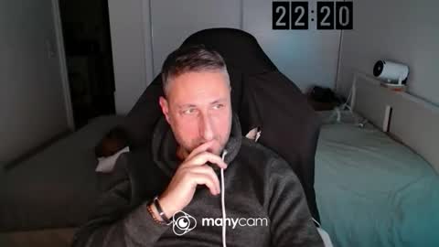 mrdr0o0o online show from December 14, 9:19 pm