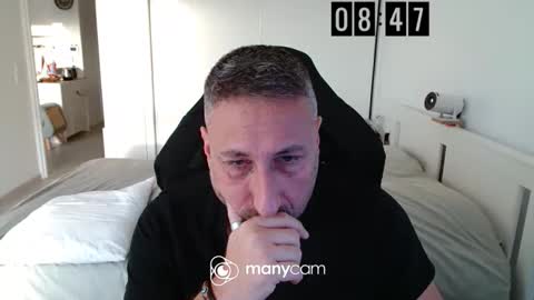 mrdr0o0o online show from December 18, 7:47 am