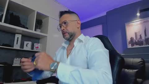 Snapshot of mrfrank_tattoo chatting on September 19, 12:39 pm MrFrank. online show from September 19, 12:39 pm