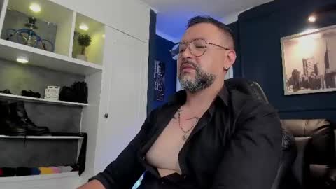 Snapshot of mrfrank_tattoo chatting on June 19, 2:21 pm MrFrank. online show from June 19, 2:21 pm