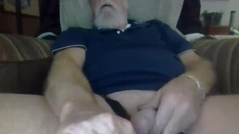 Snapshot of mrhollar chatting on April 21, 12:23 am mrhollar online show from April 21, 12:23 am
