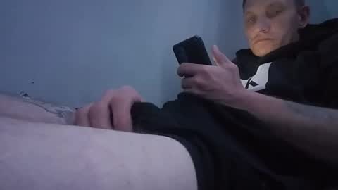 Snapshot of mrj1979 chatting on December 2, 11:01 am mrj1979 online show from December 2, 11:01 am