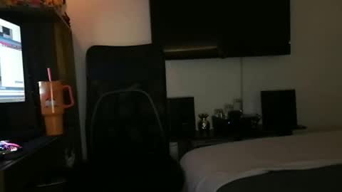 Snapshot of mrmiss_dannys chatting on March 4, 3:11 am mrmiss_dannys online show from March 4, 3:11 am
