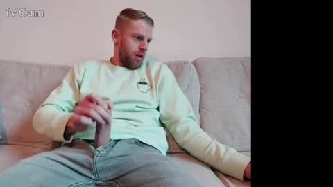 Snapshot of mrnobody6209 chatting on March 3, 4:46 pm mrnobody6209 online show from March 3, 4:46 pm