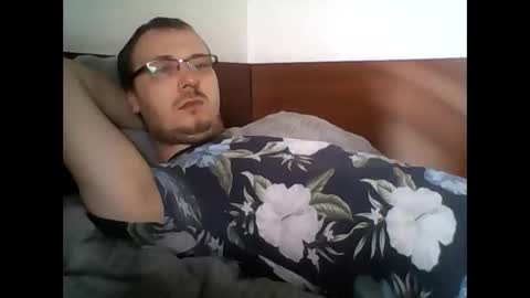 Snapshot of mronlymasturbate chatting on April 19, 6:46 am mronlymasturbate online show from April 19, 6:46 am