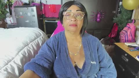 mrs_mommy online show from November 18, 6:56 pm