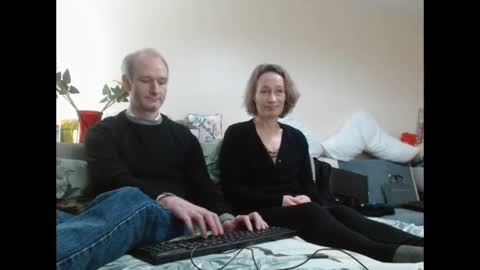Snapshot of mrs_velvet_vixen_and_mr_stud chatting on December 19, 8:45 am Mrs Velvet Vixen online show from December 19, 8:45 am