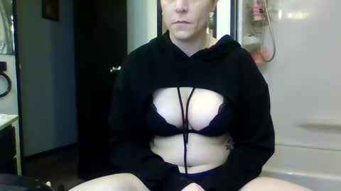 Snapshot of mrstxoxo4594 chatting on September 24, 11:57 am Mrstxoxo4594 online show from September 24, 11:57 am