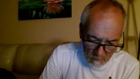 Snapshot of mrtease5 chatting on April 5, 9:28 am mrtease5 online show from April 5, 9:28 am