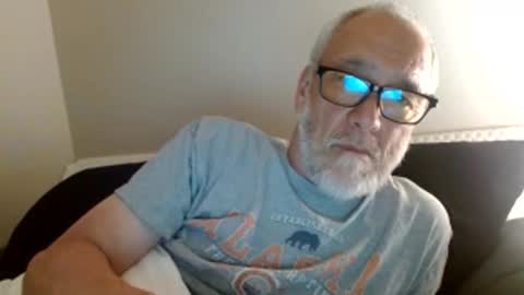 Snapshot of mrtease5 chatting on April 22, 4:04 am mrtease5 online show from April 22, 4:04 am