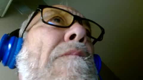 Snapshot of mrtease5 chatting on April 26, 6:11 am mrtease5 online show from April 26, 6:11 am