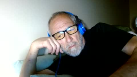 Snapshot of mrtease5 chatting on April 26, 8:28 pm mrtease5 online show from April 26, 8:28 pm