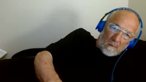 Snapshot of mrtease5 chatting on April 28, 3:33 am mrtease5 online show from April 28, 3:33 am