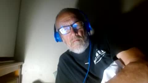 Snapshot of mrtease5 chatting on May 10, 10:42 am mrtease5 online show from May 10, 10:42 am