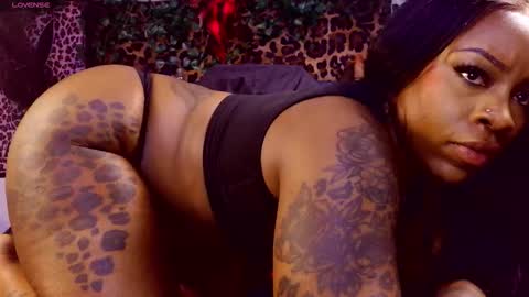 Snapshot of ms_booty_boop chatting on March 24, 4:23 pm Ms Booty Boop online show from March 24, 4:23 pm