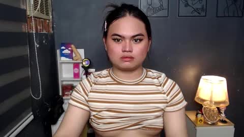 Snapshot of ms_cathx chatting on December 3, 8:27 am Cathy online show from December 3, 8:27 am