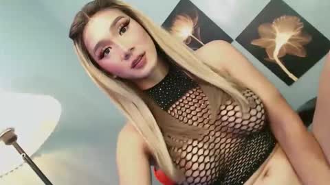 Snapshot of ms_chloe28 chatting on December 4, 6:01 am chloe online show from December 4, 6:01 am