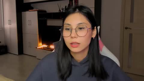 Snapshot of ms_emily_ chatting on September 13, 2:17 pm ms_emily_ online show from September 13, 2:17 pm