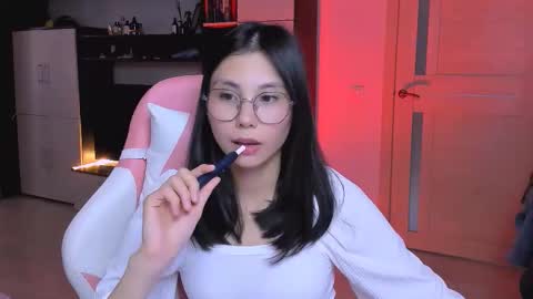 Snapshot of ms_emily_ chatting on October 9, 12:36 pm ms_emily_ online show from October 9, 12:36 pm