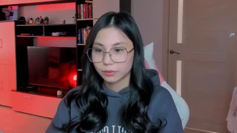 ms_emily_ online show from April 23, 11:20 am