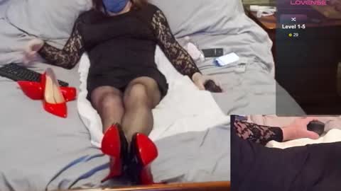 Snapshot of ms_jen chatting on February 18, 9:33 pm Jennifer online show from February 18, 9:33 pm