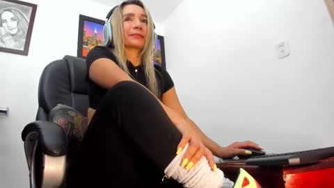 ms_lunarose online show from November 20, 12:55 am