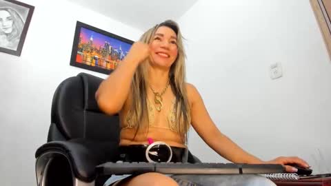 ms_lunarose online show from January 11, 7:41 pm