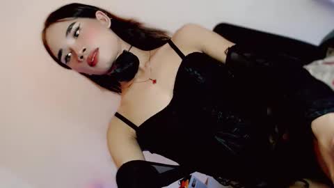 mscherry_ online show from April 24, 5:04 pm