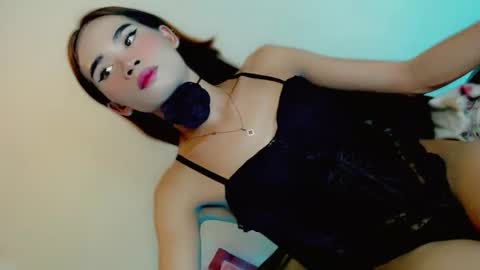 mscherry_ online show from April 30, 9:04 am