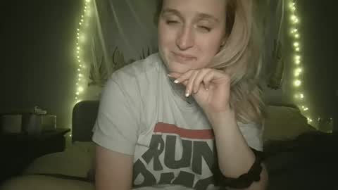 Snapshot of msclairewhatever chatting on April 20, 6:05 am msclairewhatever online show from April 20, 6:05 am